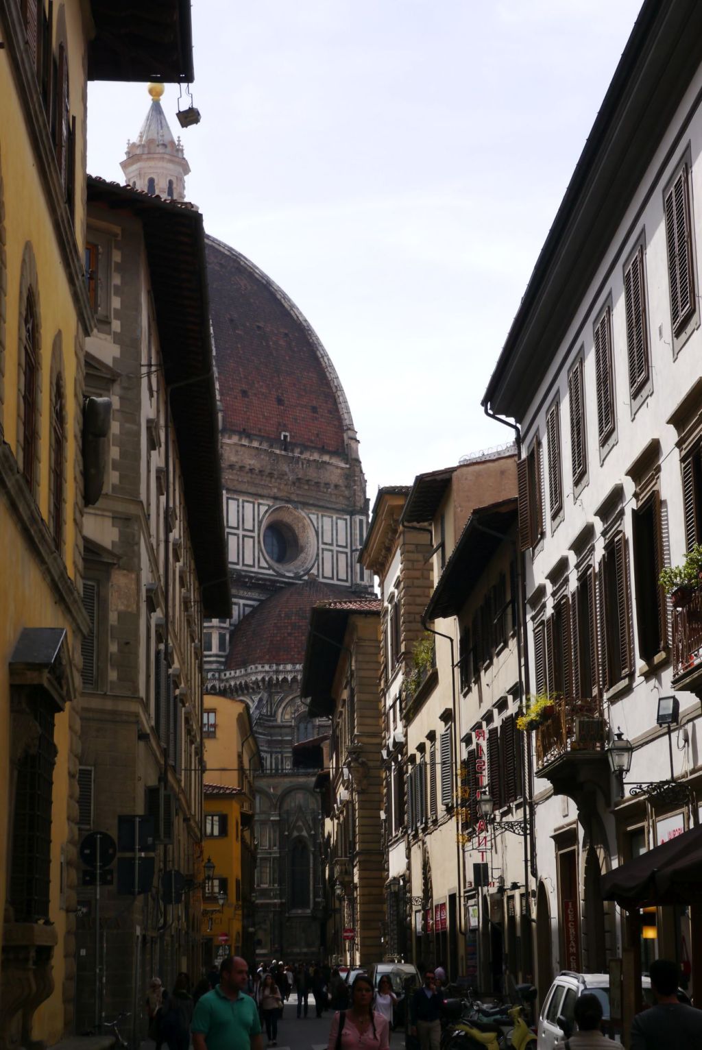 Via dei Servi mit dem Dom