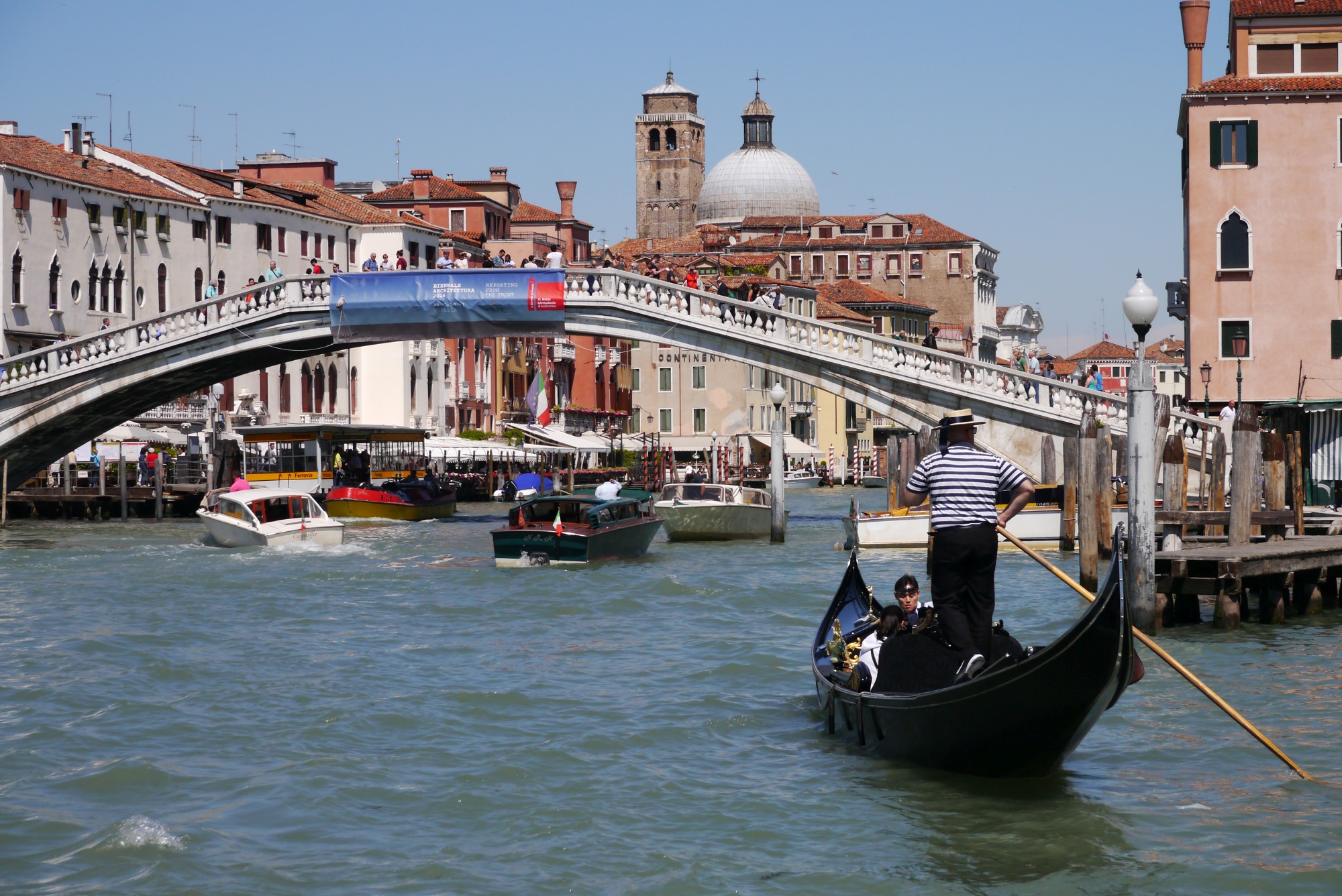 Auf dem Canal Grande in Venedig