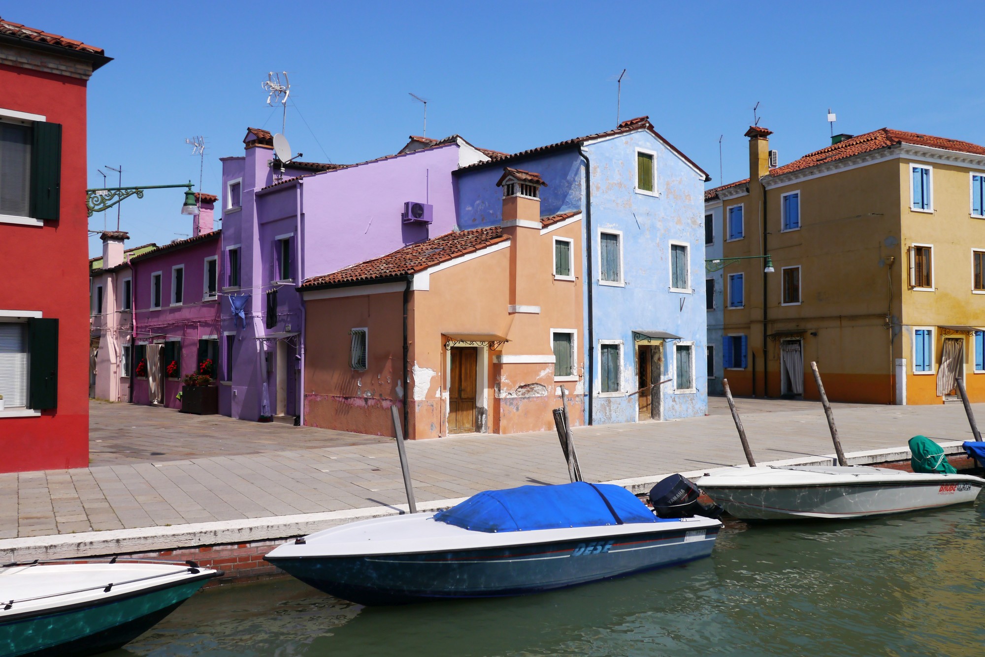 Kanal und Häuser in Burano