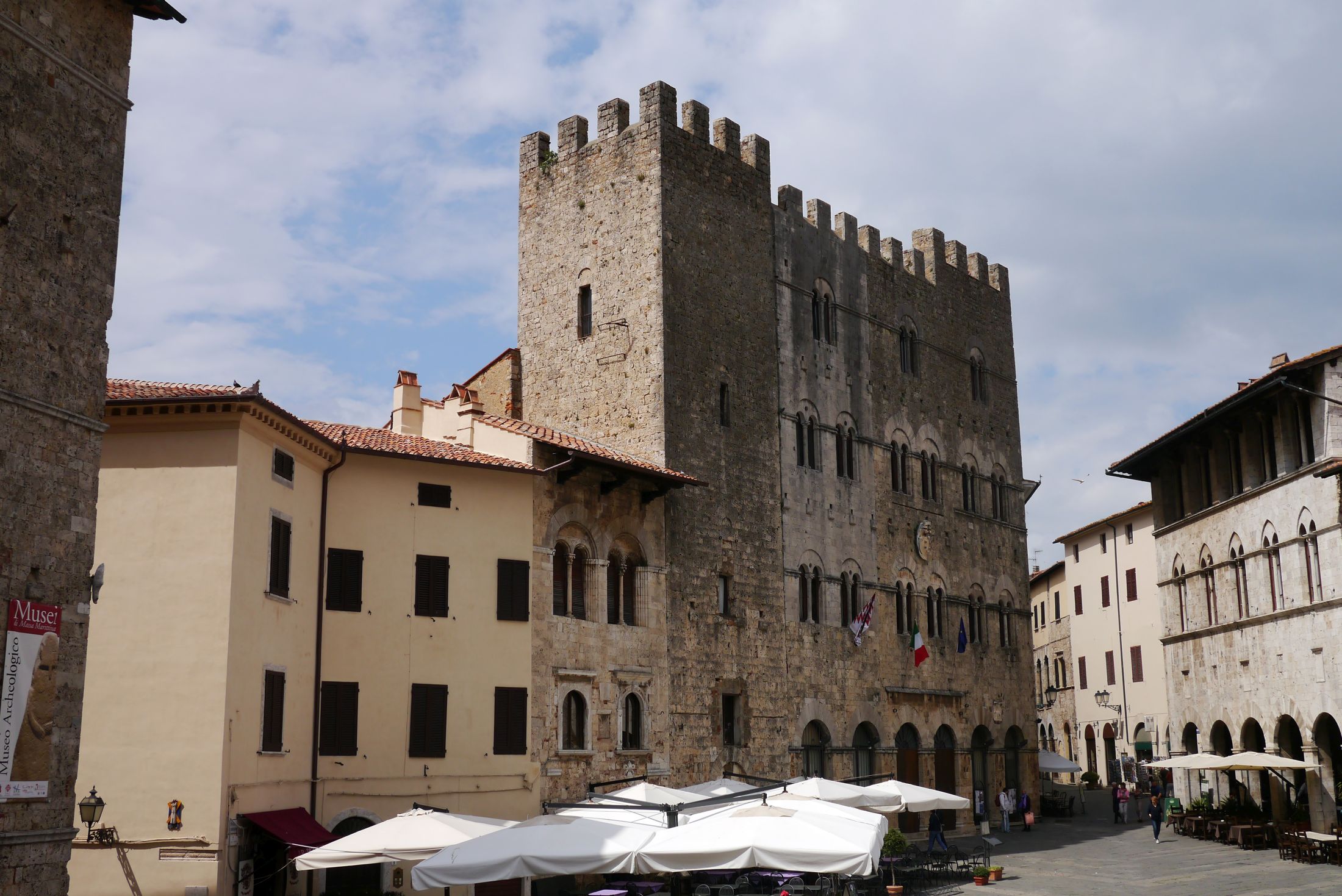 Piazza Garibaldi mit Palazzo Comunale und Palazzo dei Conti di Biserno in Massa Marittima