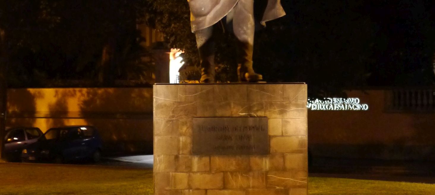 Sockel der Statue Giuseppe Mazzinis in Florenz
