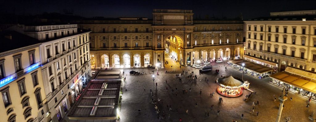 Piazza della Repubblica am Abend vom Kaufhaus Rinascente aus
