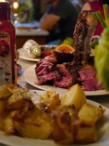 Bistecca mit Kartoffeln und Grillgemüse