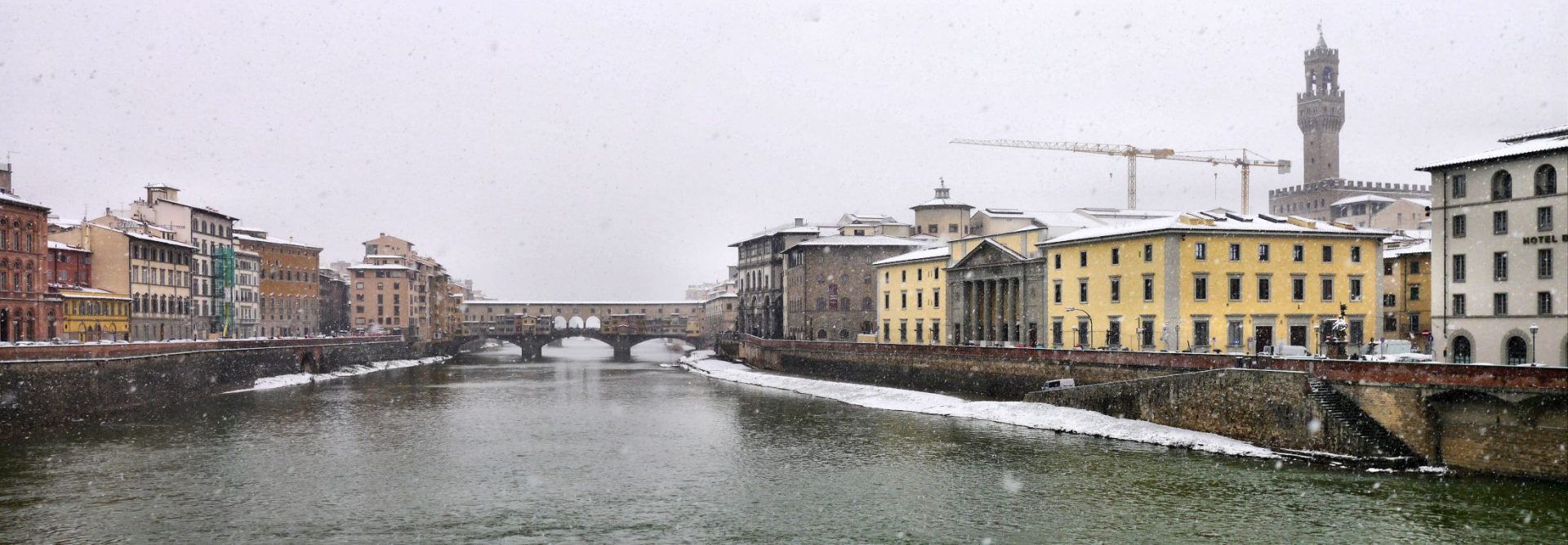 Arno und Ponte Vecchio