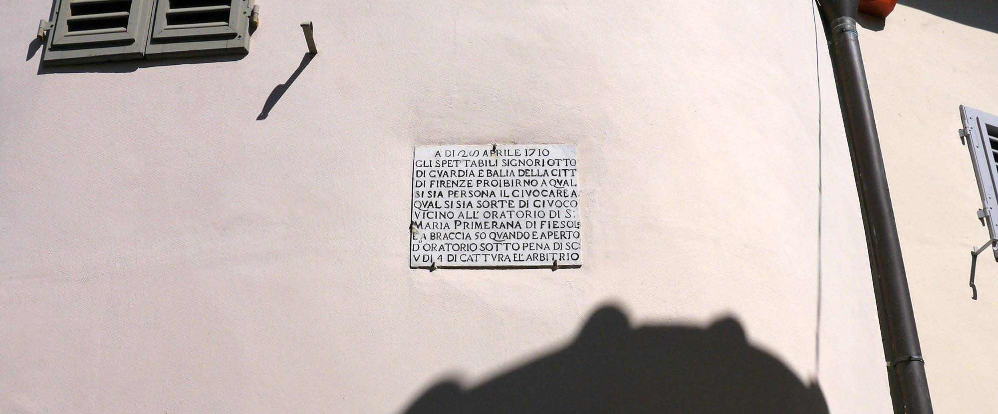Inschrifttafel der Signori Otto im Canto dell'Opa del S. Maria Primerana in Fiesole von 1710