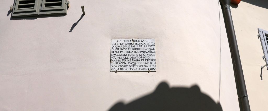 Inschrifttafel der Signori Otto im Canto dell'Opa del S. Maria Primerana in Fiesole von 1710