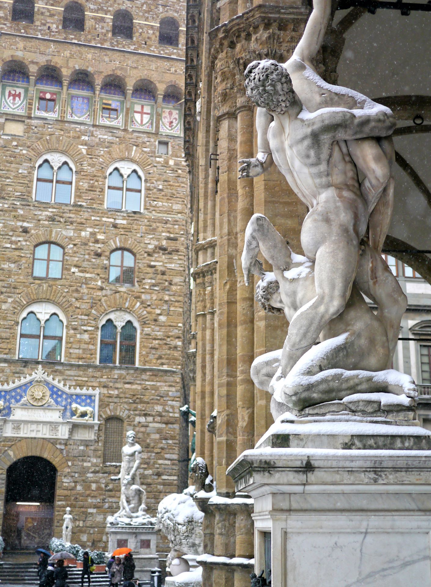 Gruppe "Raub der Sabinerin" von Giovanni da Bologna in der Loggia dei Lanzi