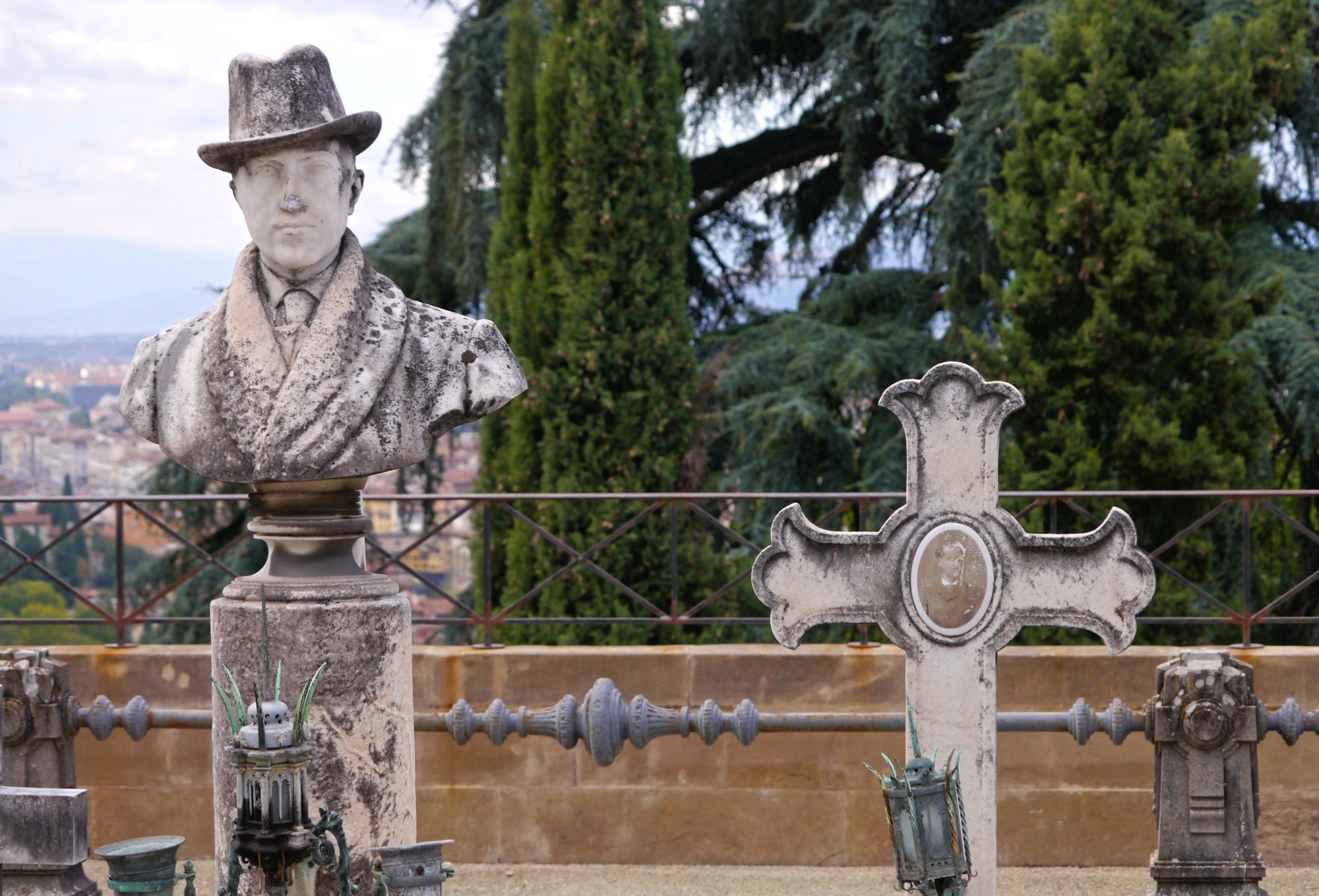 Büste eines Verstorbenen auf dem Cimitero delle Porte Sante