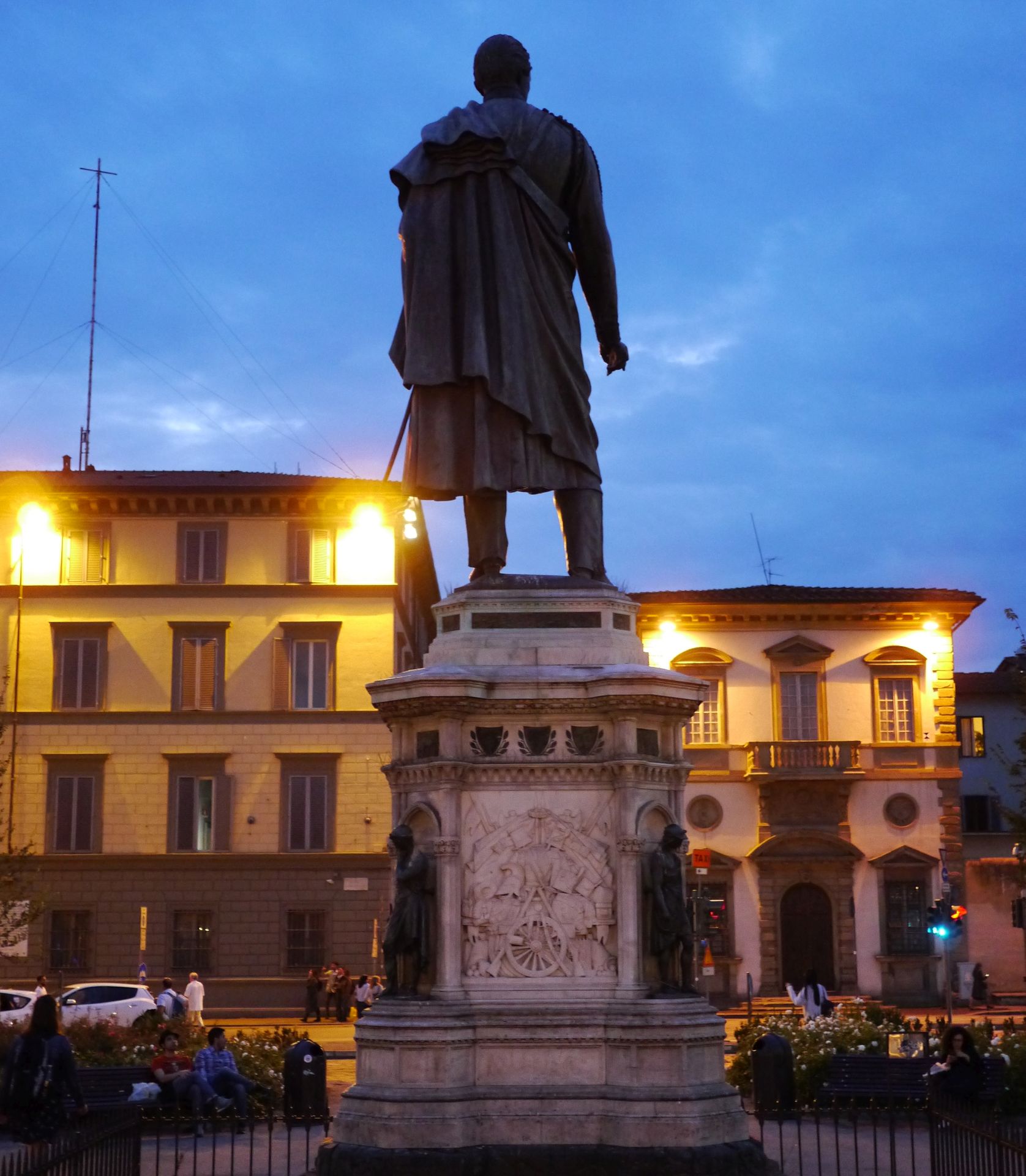 Statue "General Manfredo Fanti" auf der Piazza San Marco, Rückseite