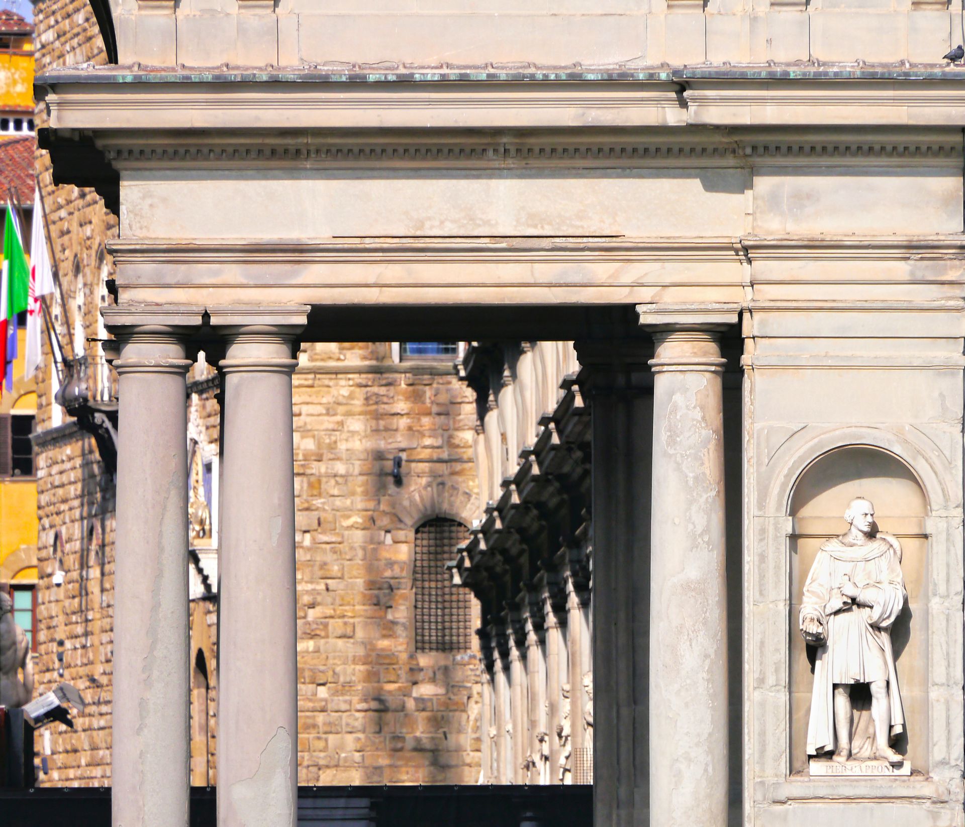 Statue "Pier Capponi" an den Uffizien in Florenz