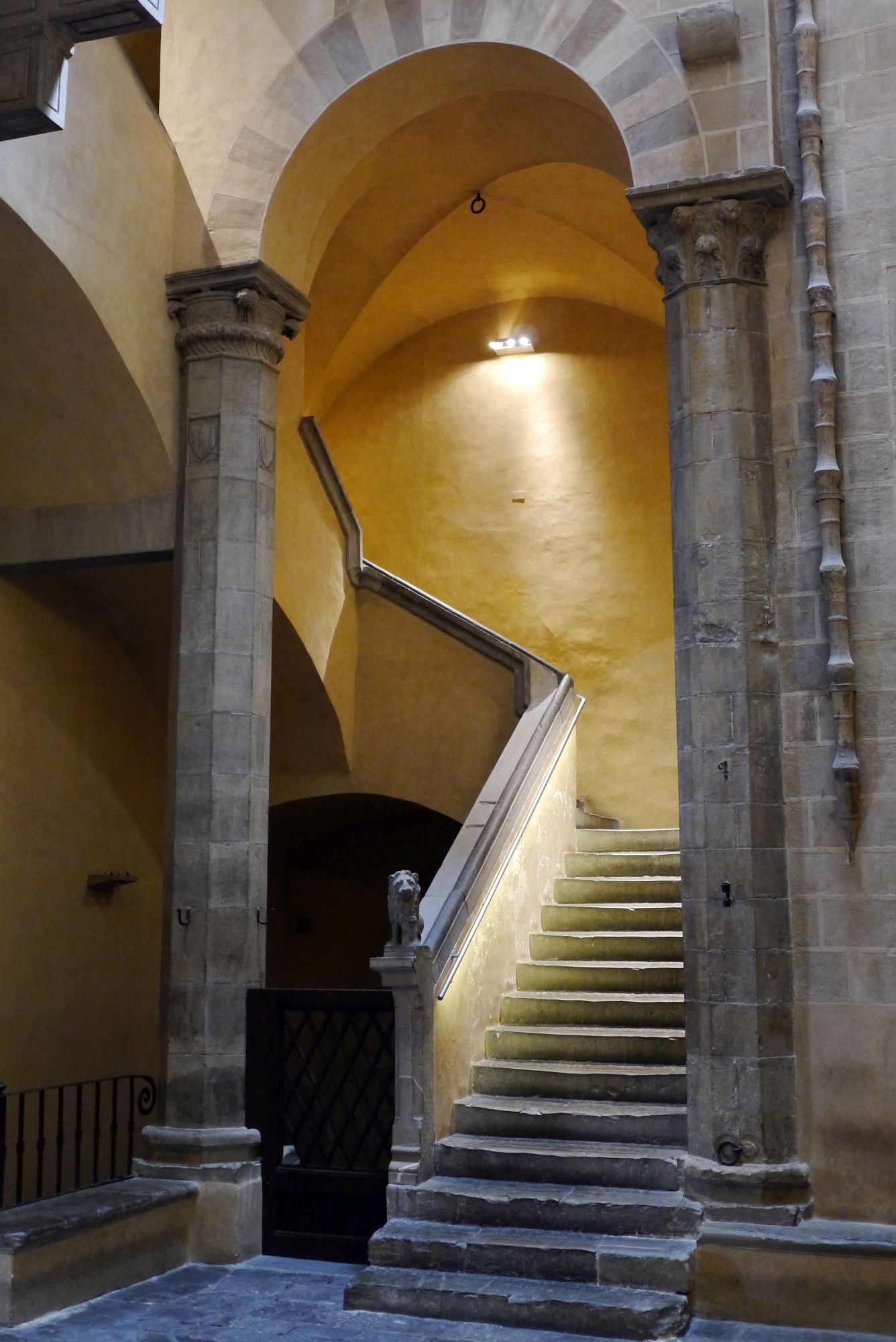 Treppenhaus im Erdgeschoss im Palazzo Davanzati