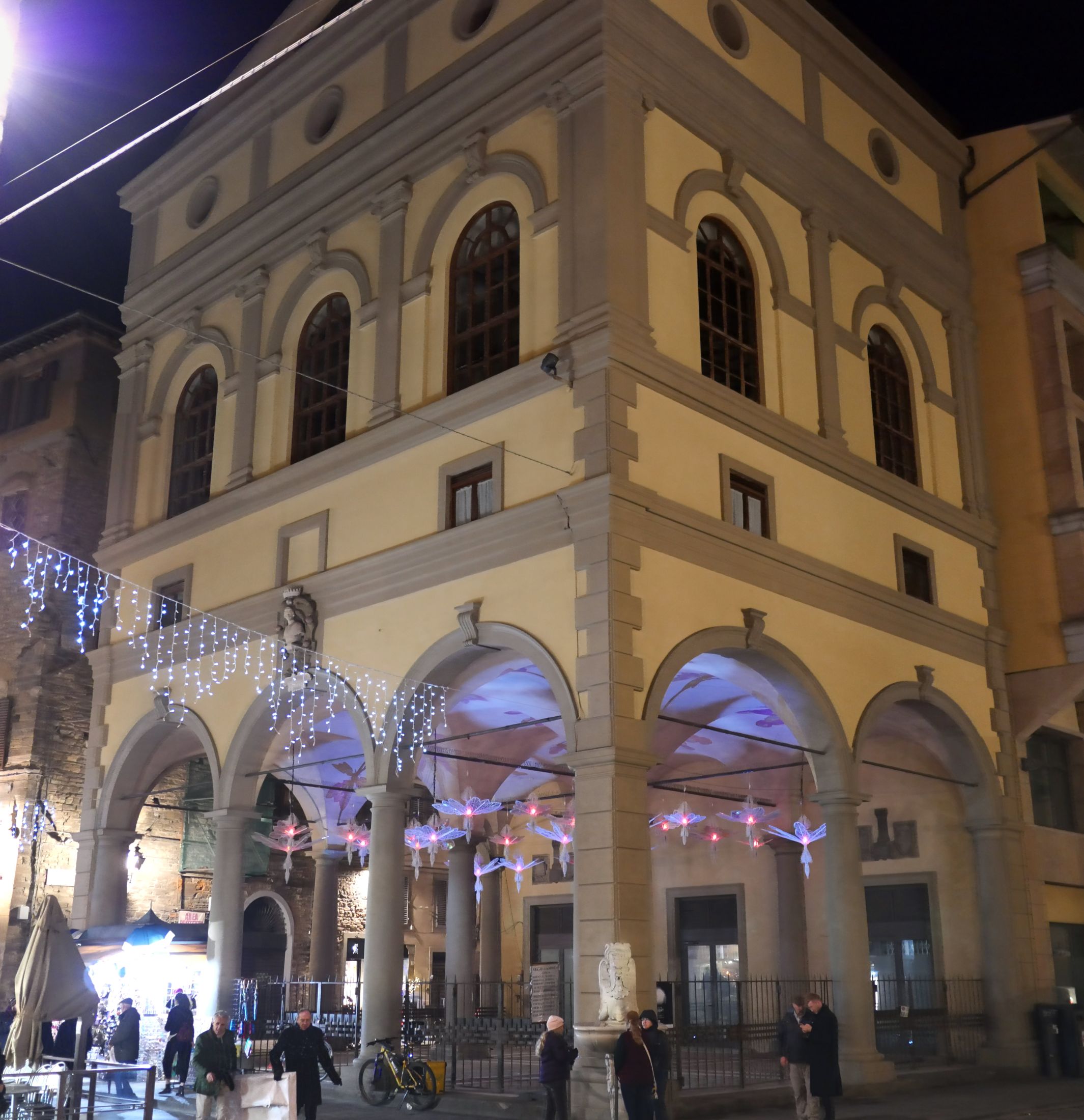 Lichtinstallation in der Loggia del Grano