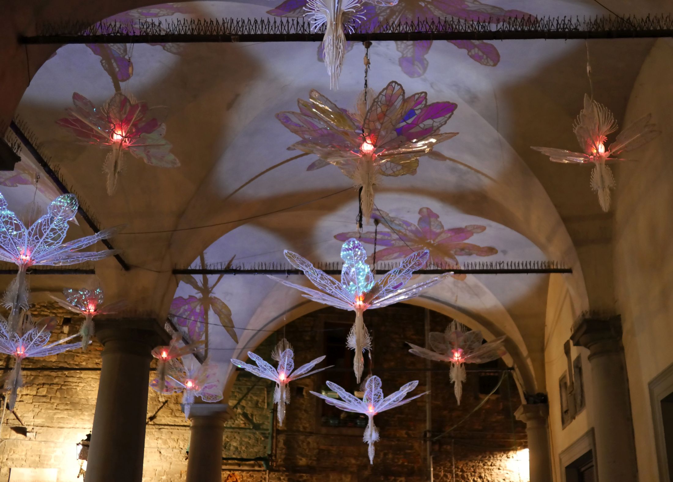 Lichtinstallation in der Loggia del Grano