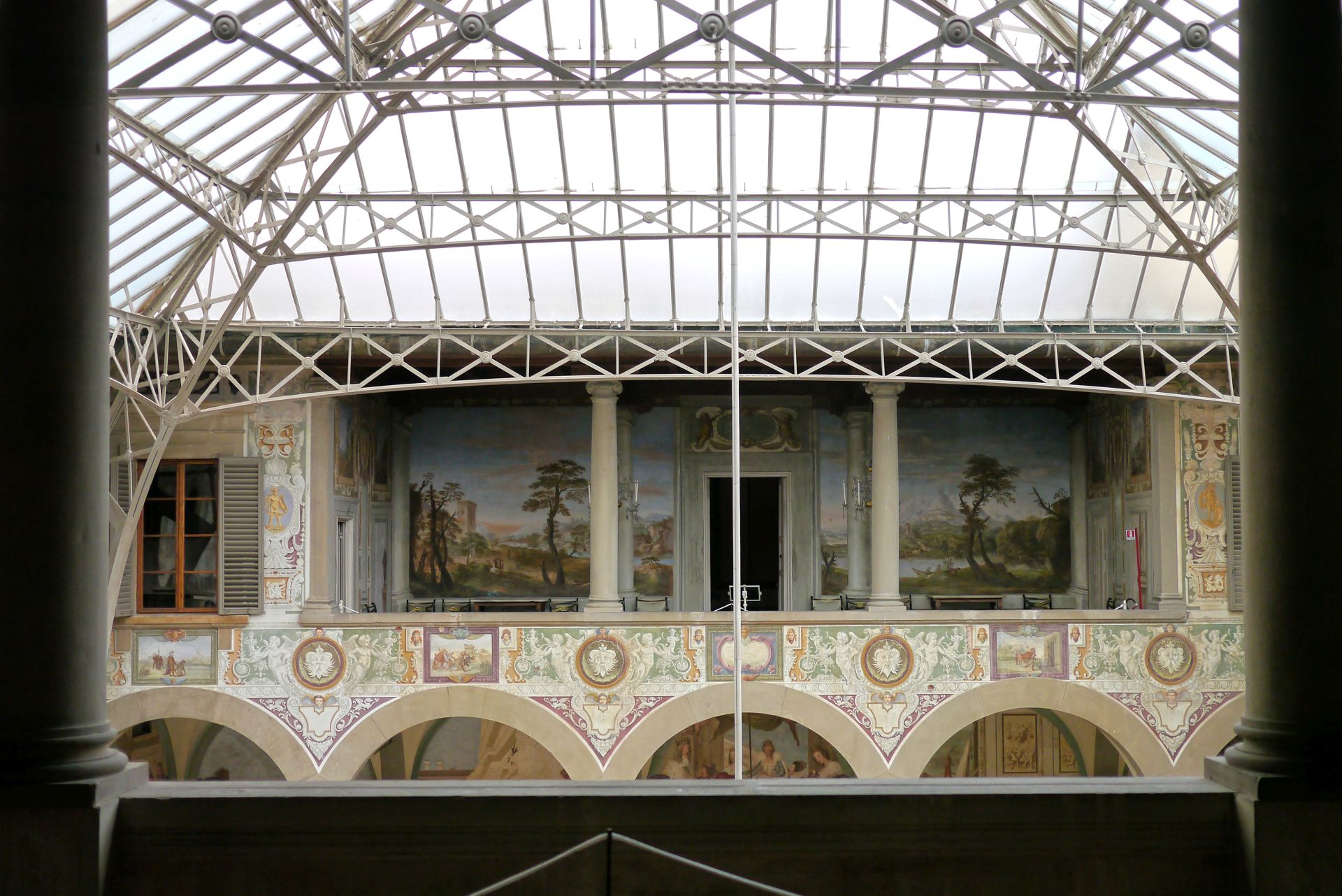 Villa Medicea La Petraia, Glas-Stahl-Überdachung des Innenhofes