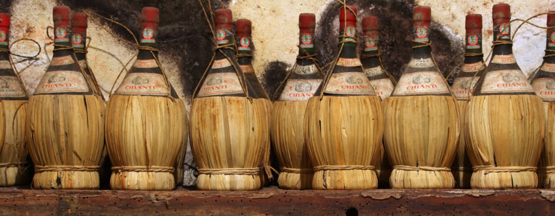 Eine Gruppe Fiasco-Flaschen