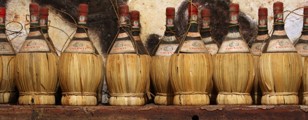 Eine Gruppe Fiasco-Flaschen