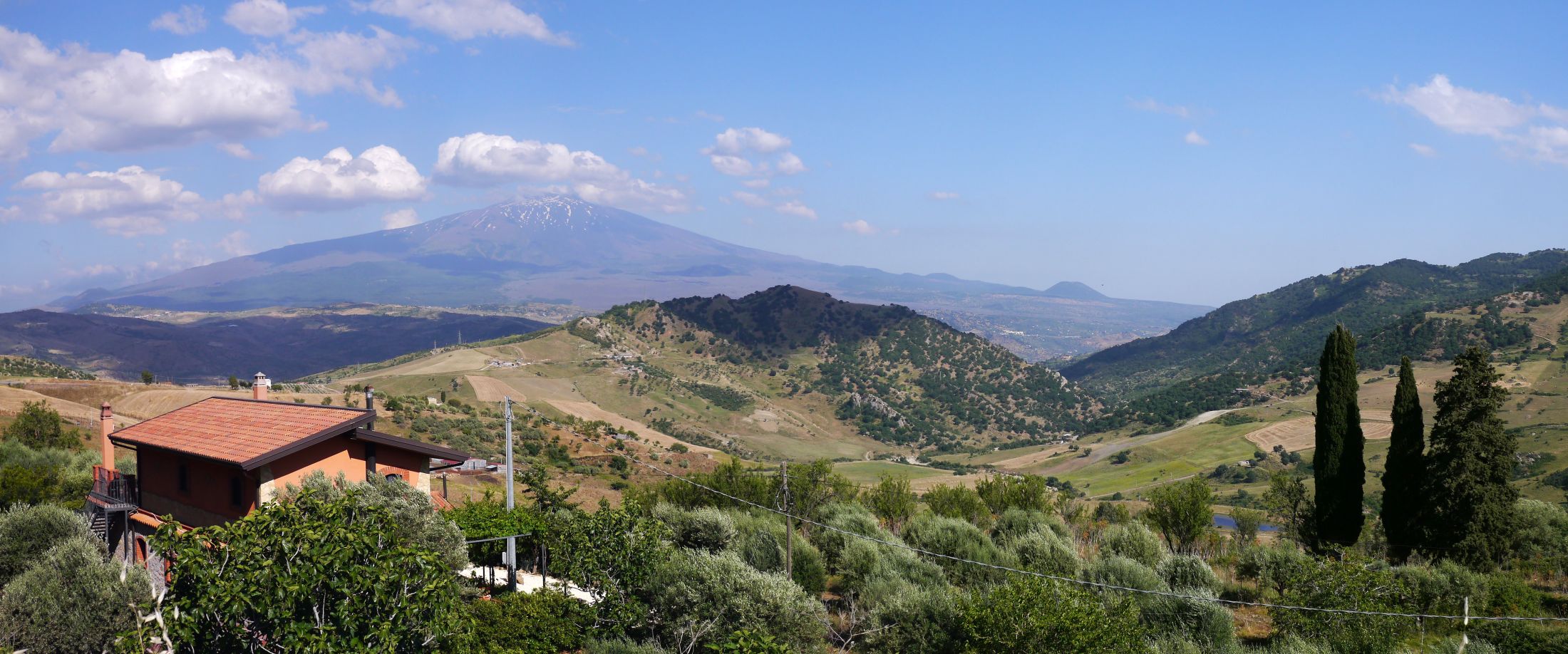 Landschaft im Zentrum Siziliens mit Ätna