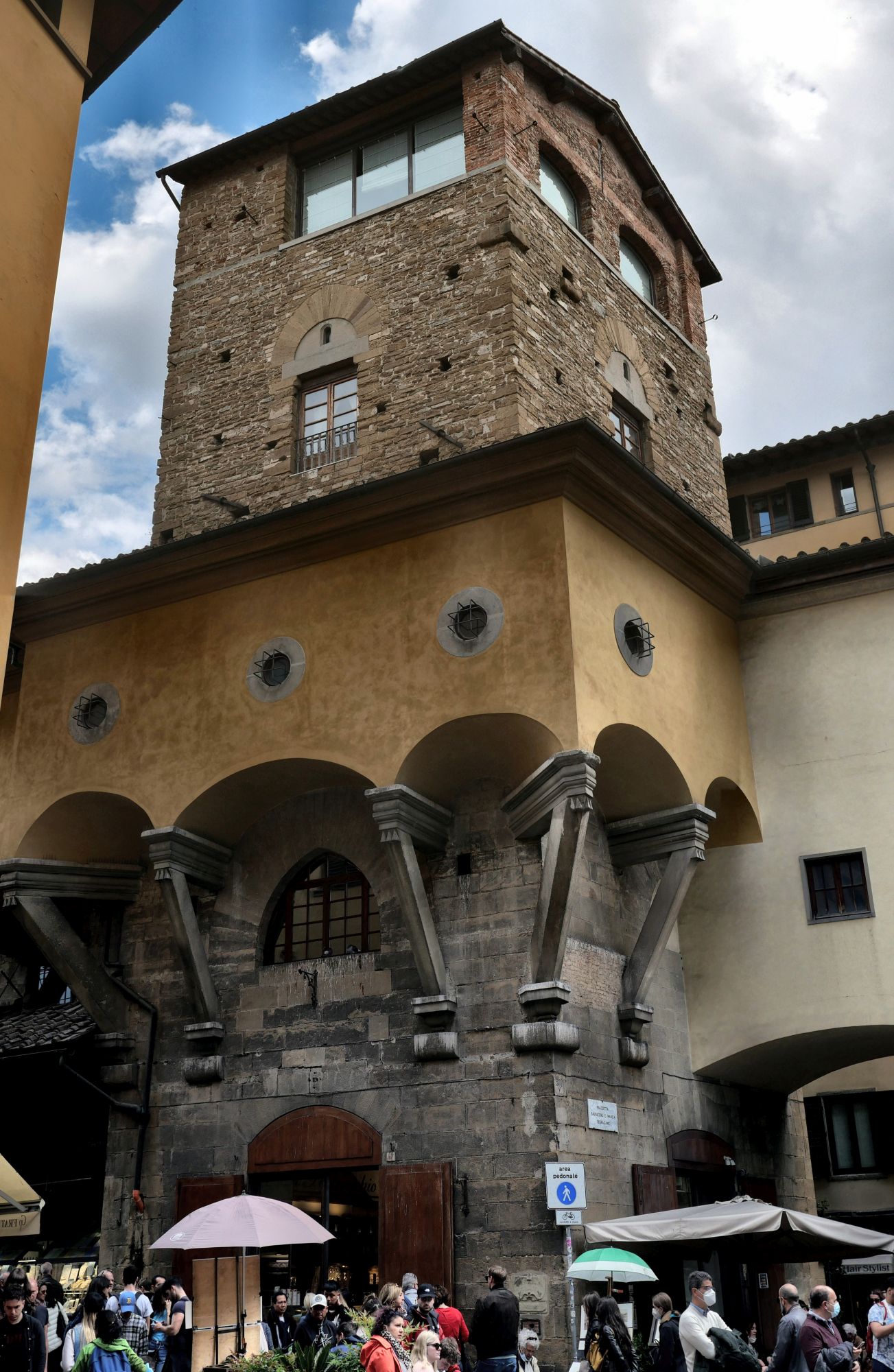 Geschlechterturm in Florenz am Südende der Ponte Vecchio
