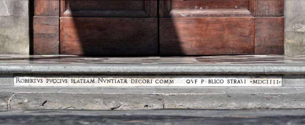 Inschrift des Roberto Pucci an der Basilica della Santissima Annunziata