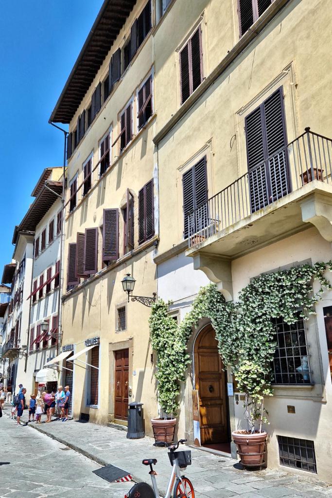 Piazza di Santa Croce 7