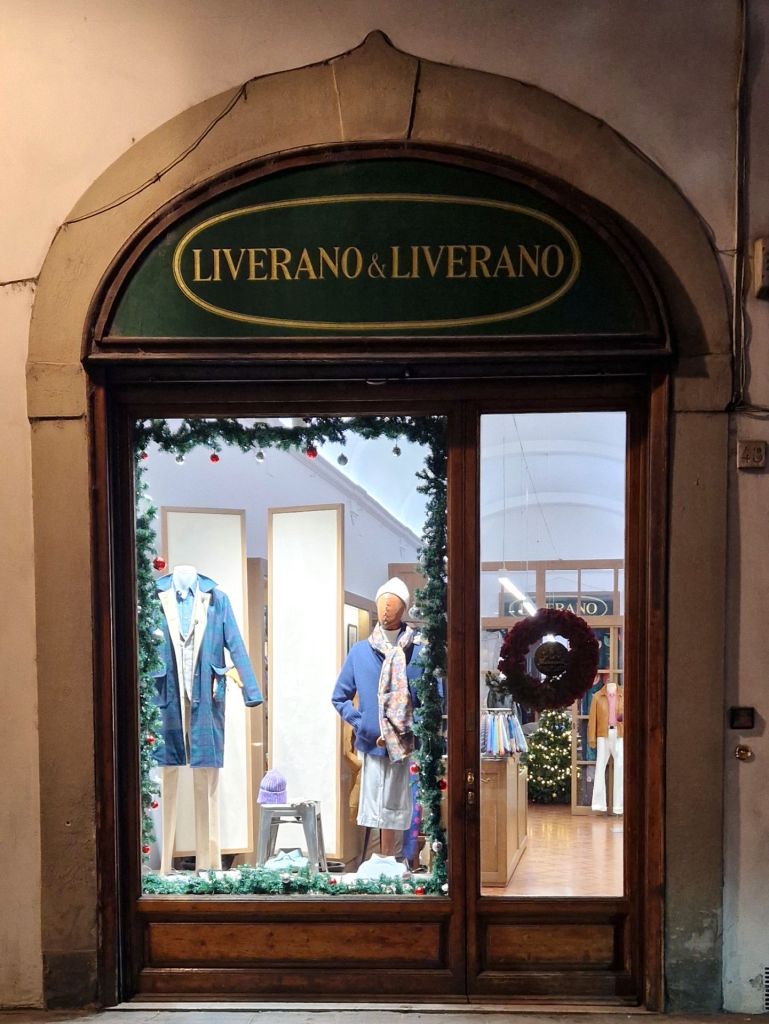 Schaufenster des Herrenschneiders "Liverano & Liverano"