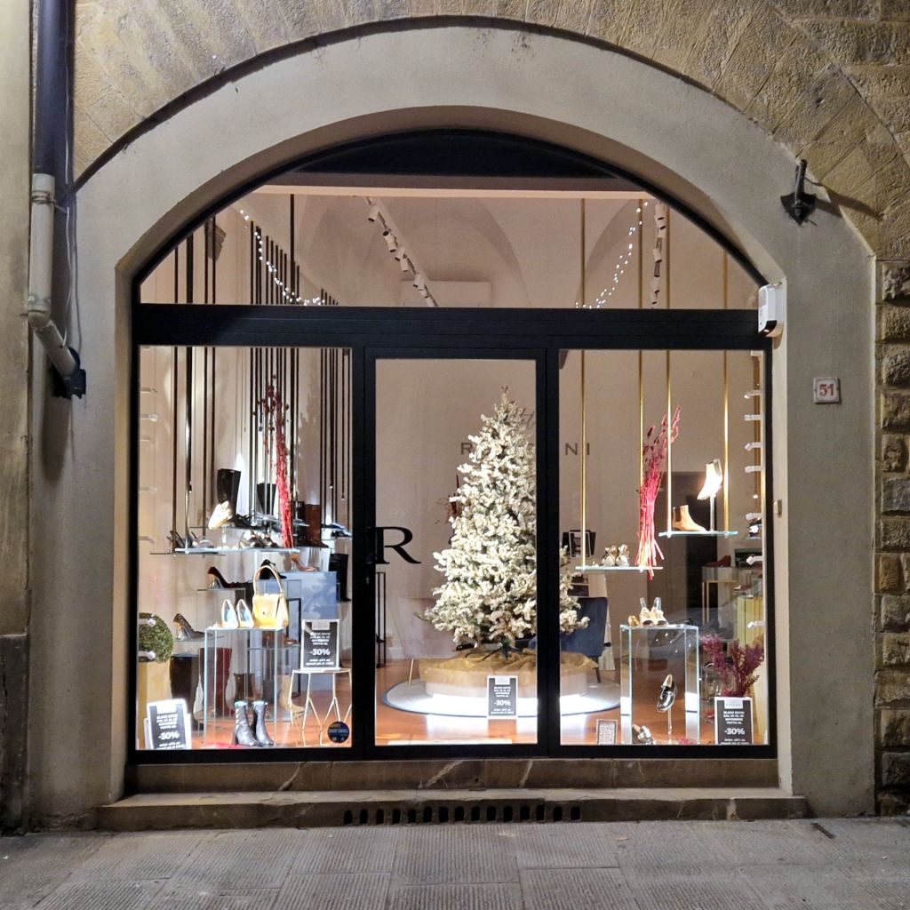 Schaufenster eines Schuhgeschäfts