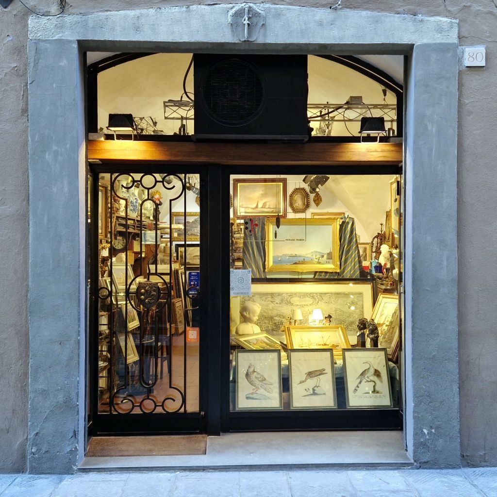 Schaufenster eines Kunsthandelsgeschäfts