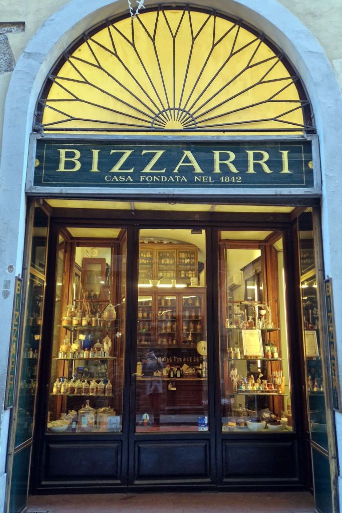 Schaufenster des Geschäfts "Bizzarri"