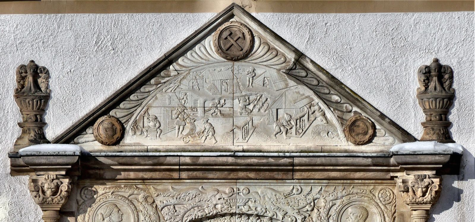 Bergmännisches Relief am Freiberger Obermarkt