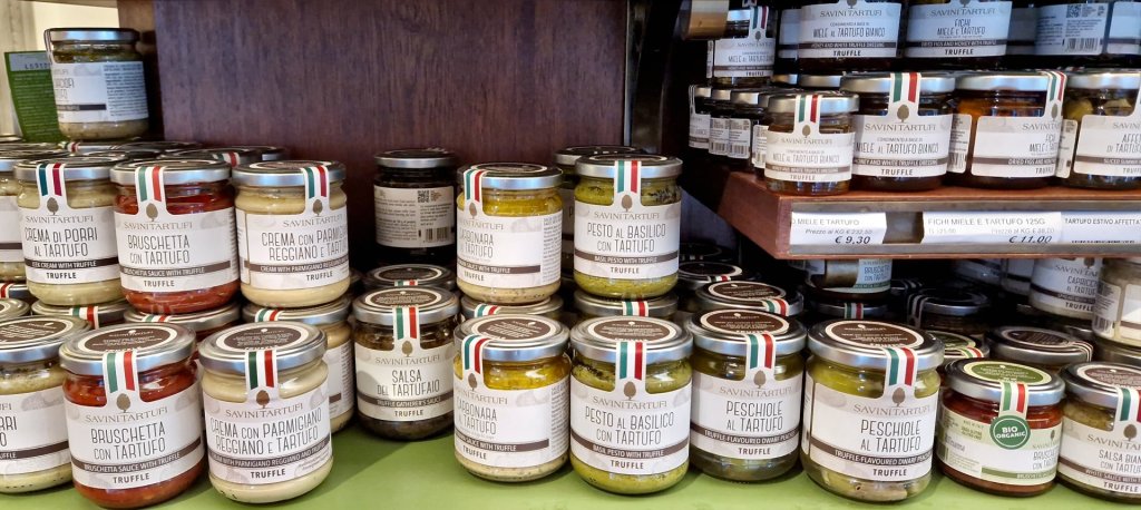 Sugo, Salsa und Pesto von Savini Tartufi bei Pegna in Florenz